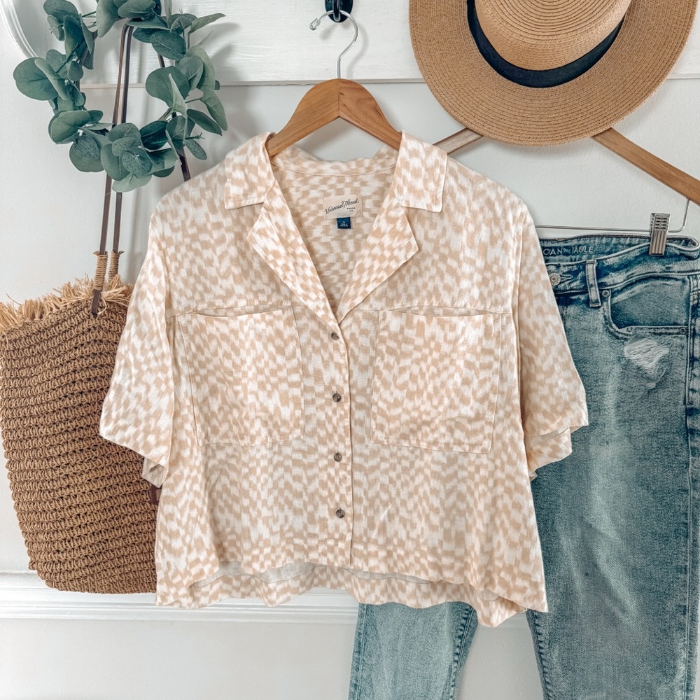 Universal Thread Beige and White Button-Down Blouse